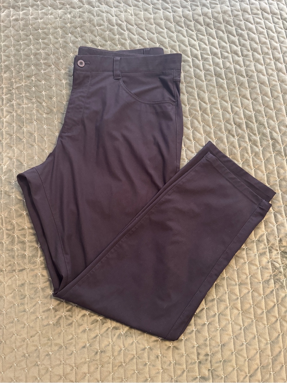 Men's Stretch Straight-Leg Pants in Black